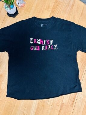 Machine Gun Kelly black graphic crop tshirt